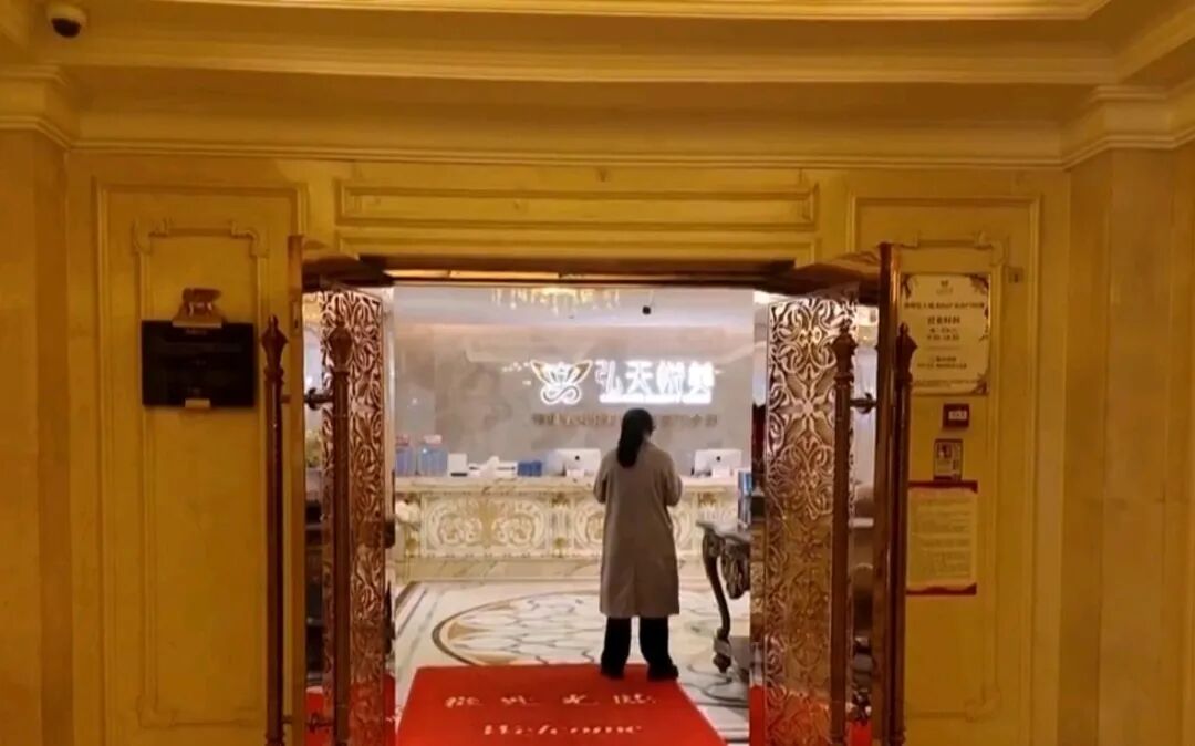 女子签约做美托，术后却发现视网膜萎缩！